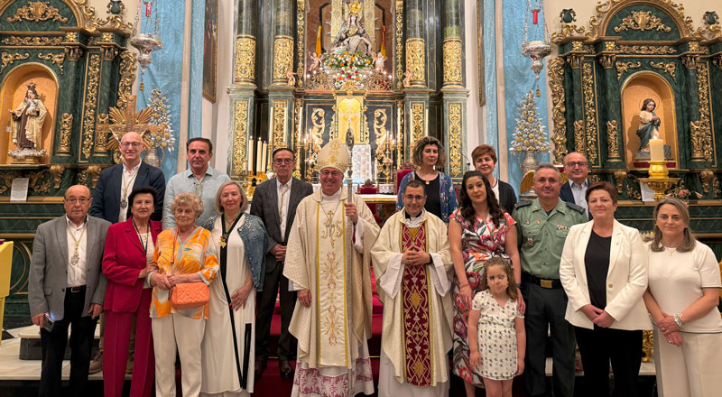 El obispo bendijo, en la iglesia de la Virgen de las Angustias, a un grupo de mujeres embarazadas