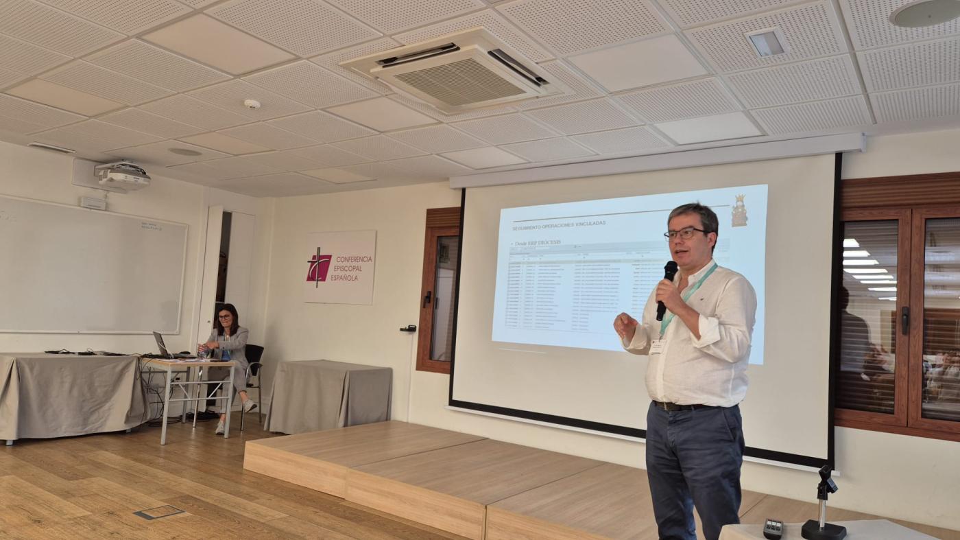 Marcos Balboteo durante su exposición en el taller de la VI Reunión de responsables de economía de la CEE