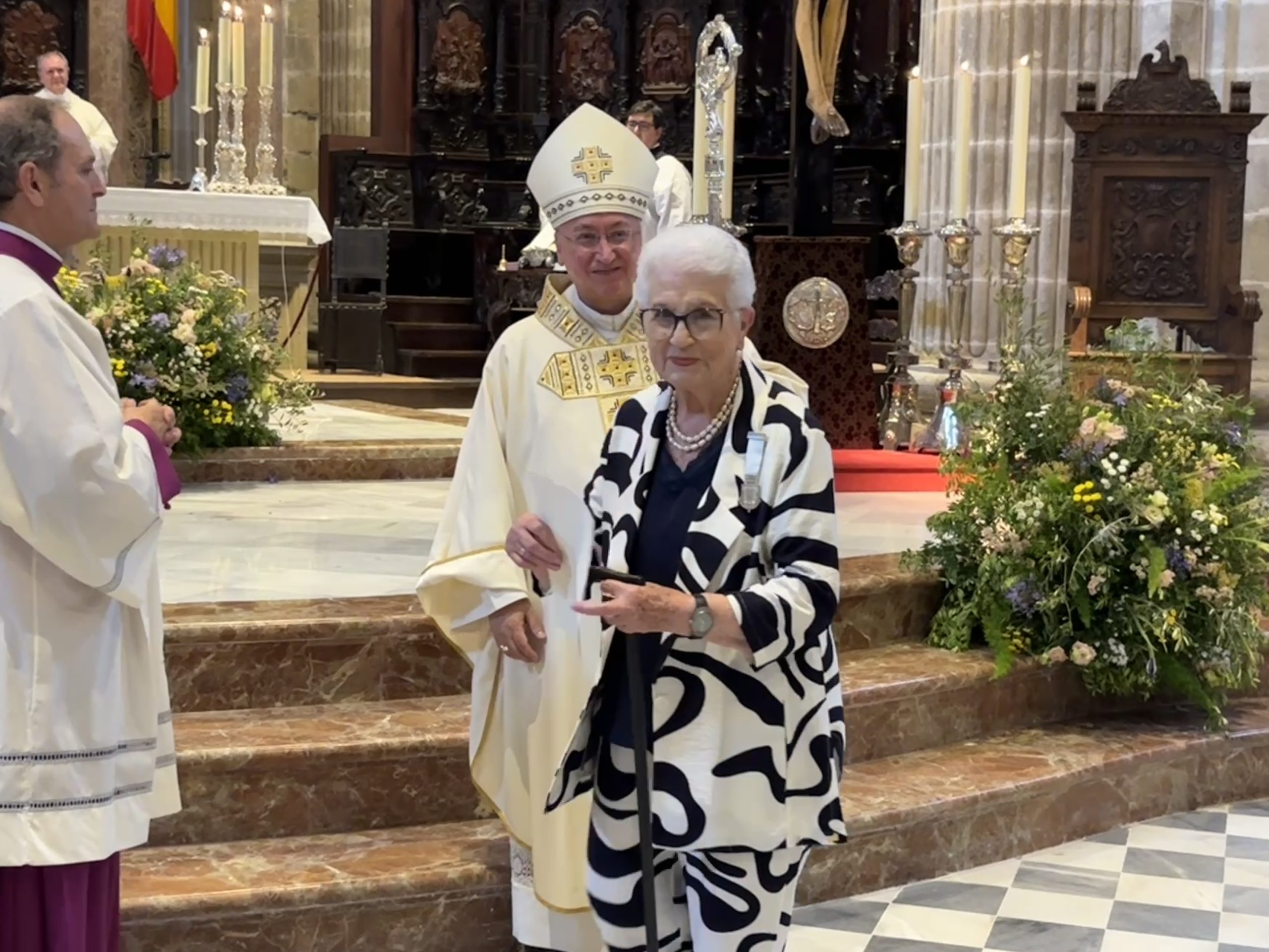 Mercedes González Bernal, condecorada con la medalla Pro Eclesia Asidonense : «Mi familia es la parroquia»