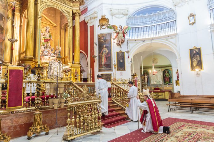 Visita del Obispo a la Iglesia de Juramento de San Rafael
