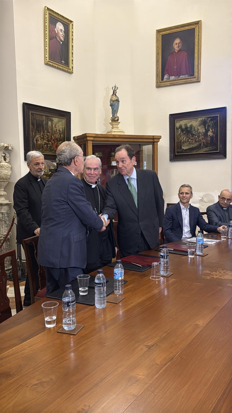 Firma del convenio entre Fundación Iberdrola España y el Cablido Catedralicio