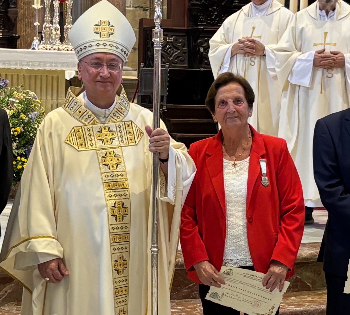 María José Moreno Román, condecorada con la medalla Pro Eclesia Asidonense nos expresa que para ella la parroquia de Nuestra Señora de la O lo es todo