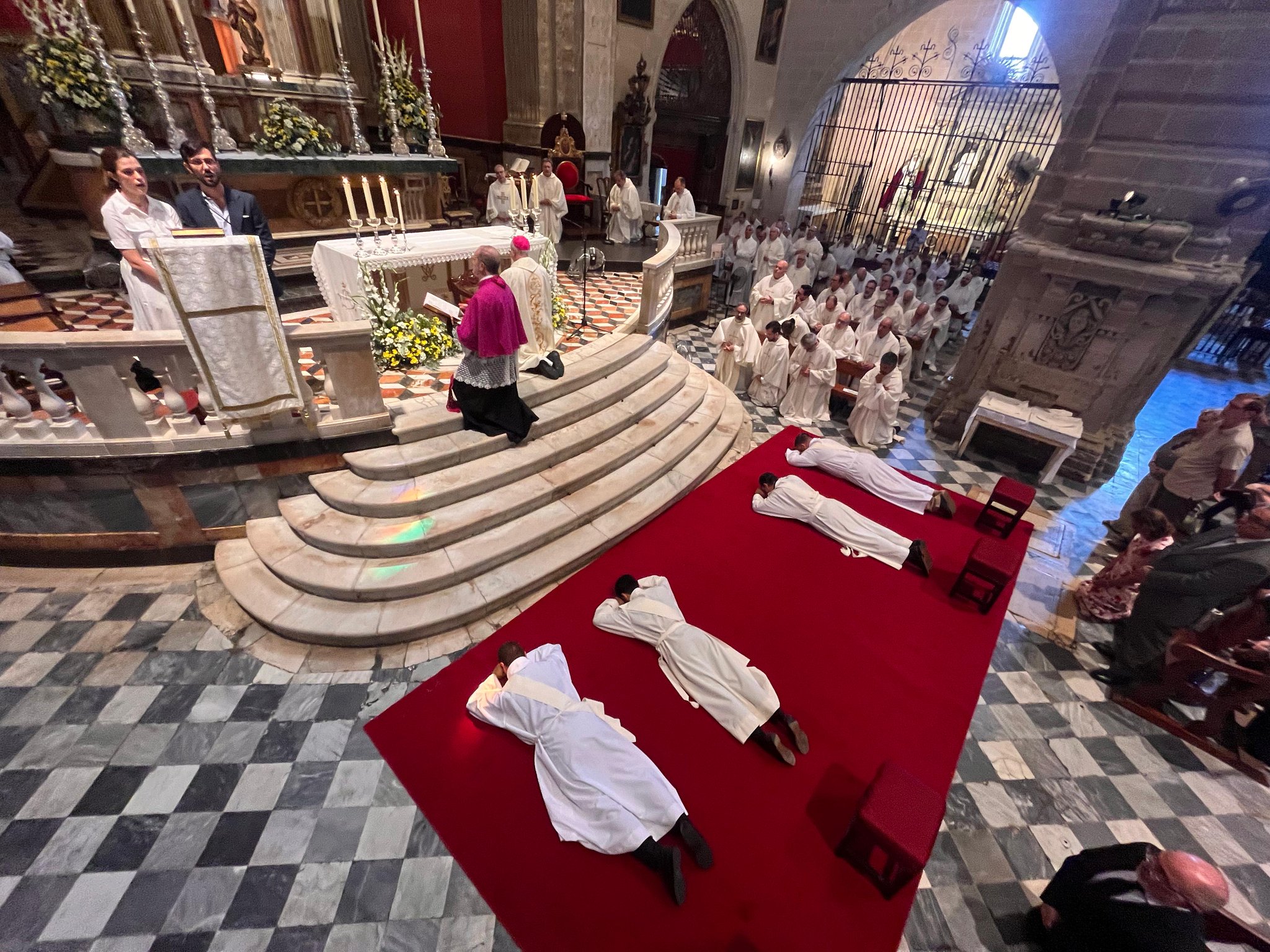 Monseñor Rico Pavés preside la ordenación de 4 nuevos sacerdotes jesuitas
