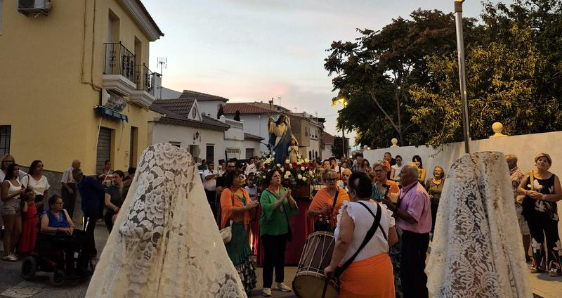 El barrio de las Cuevas de Baza celebró a su Patrón, el Santo Ángel