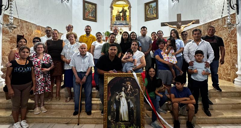 La comunidad de peruanos que vive en Guadix celebró a su Patrona, Santa Rosa de Lima