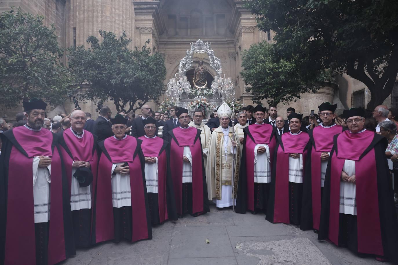 Con el Cabildo Catedral ante la imagen de la patrona de Málaga, en su solmenidad