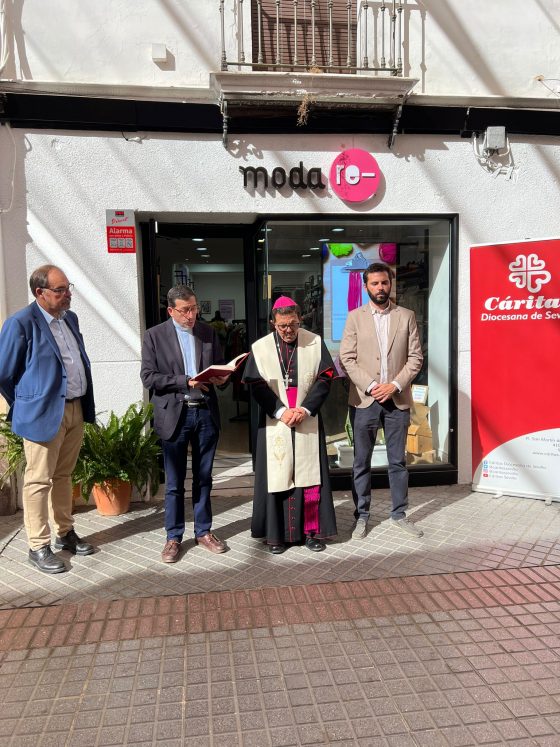 Cáritas Sevilla inaugura nueva tienda de Moda re- (3)