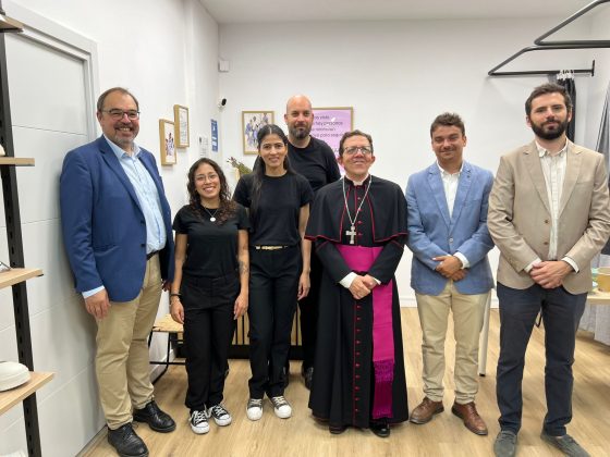 Cáritas Sevilla inaugura nueva tienda de Moda re- (4)
