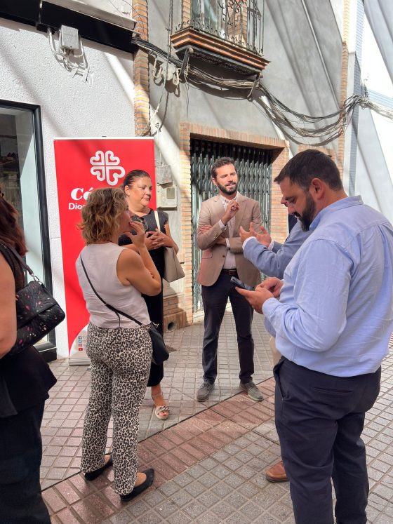 Cáritas Sevilla inaugura nueva tienda de Moda re- (6)