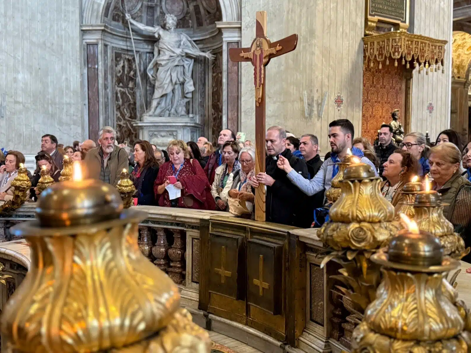 La peregrinación diocesana en Roma cruza la Puerta Santa y participa en la audiencia con el Papa