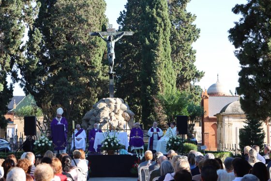 Misa en el Cementerio de San Fernando (2)