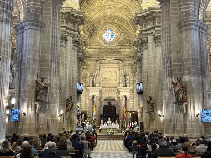 Asidonia-Jerez celebra la Solemnidad de la Inmaculada Concepción en la Santa Iglesia Catedral con el envío misionero de una familia a Australia