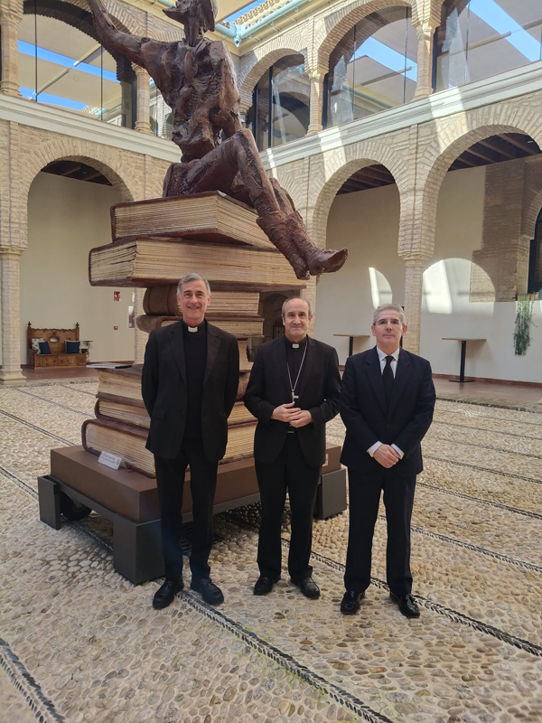 El Obispo conoce las instalaciones del Palacio de Congresos