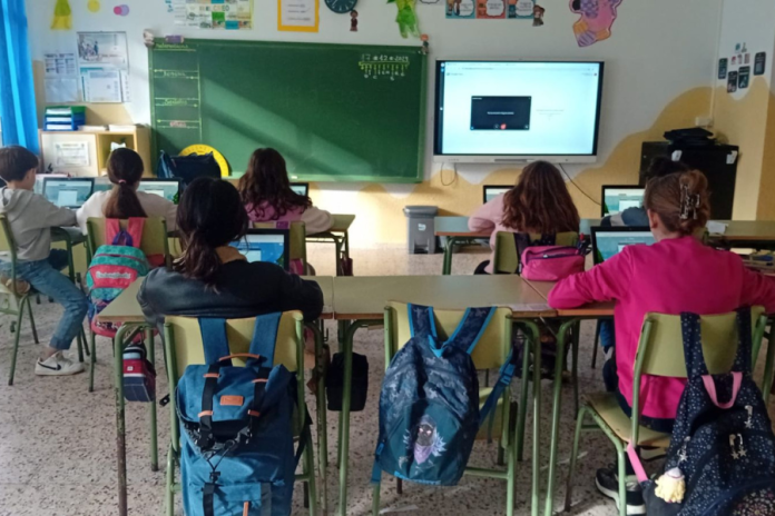 Granada participa en el VI Kahoot Intercentros Nacional Navideño 2025