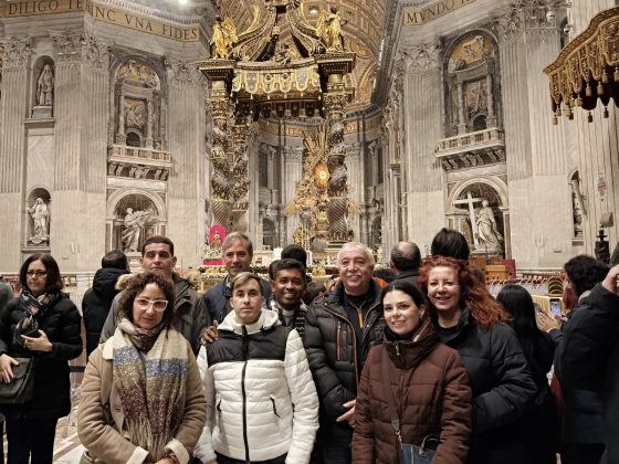 Internos, funcionarios y voluntarios del Centro Penitenciario de Sevilla II participaron en el Jubileo de los Privados de Libertad en Roma_2025 (1)