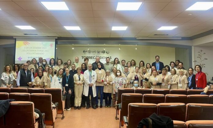Jóvenes universitarios de Betania inician su voluntariado hospitalario en el Día Internacional del Voluntariado