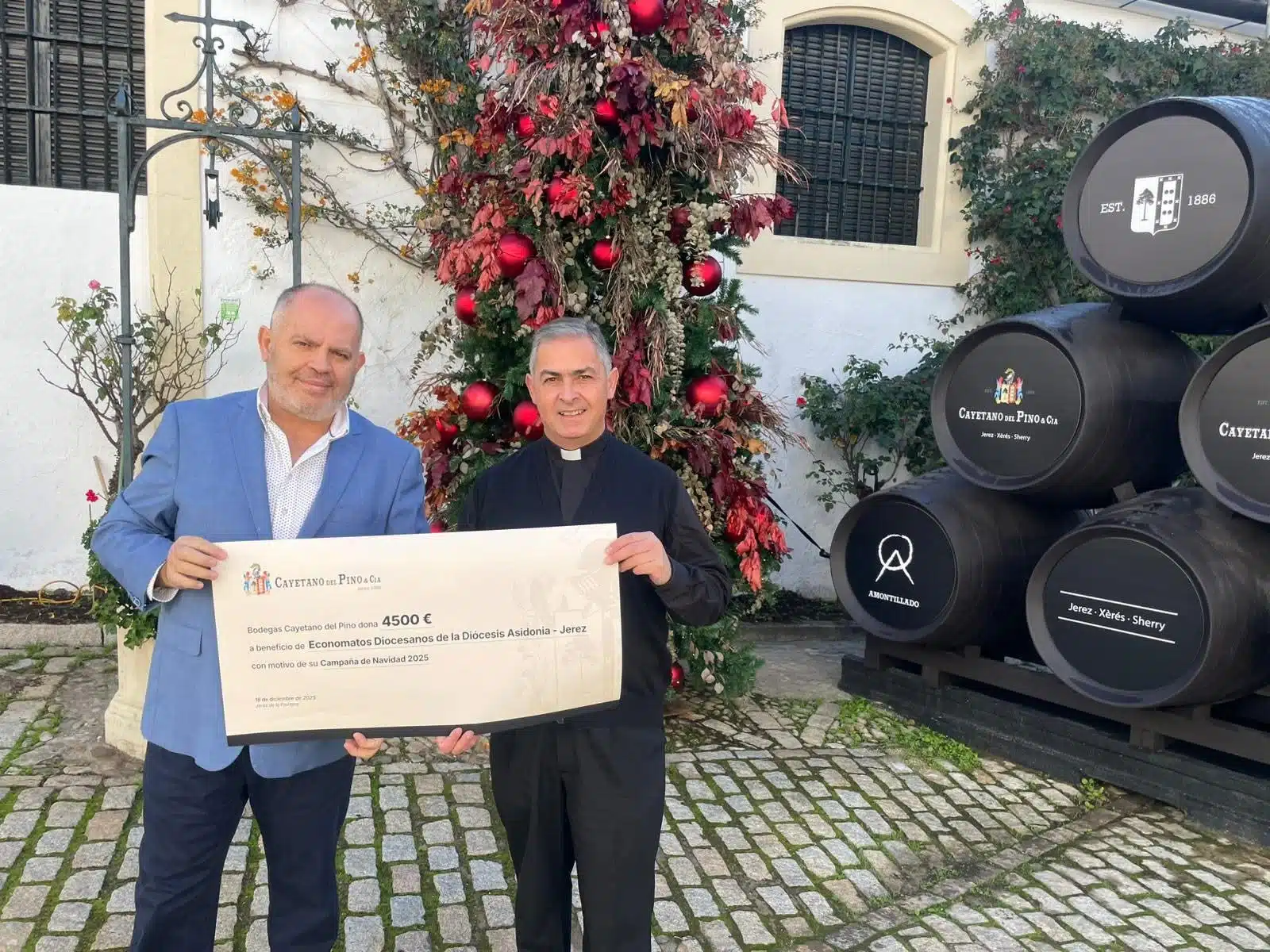 Los Economatos Diocesanos reciben un donativo solidario en el marco de la Campaña de Navidad 2025