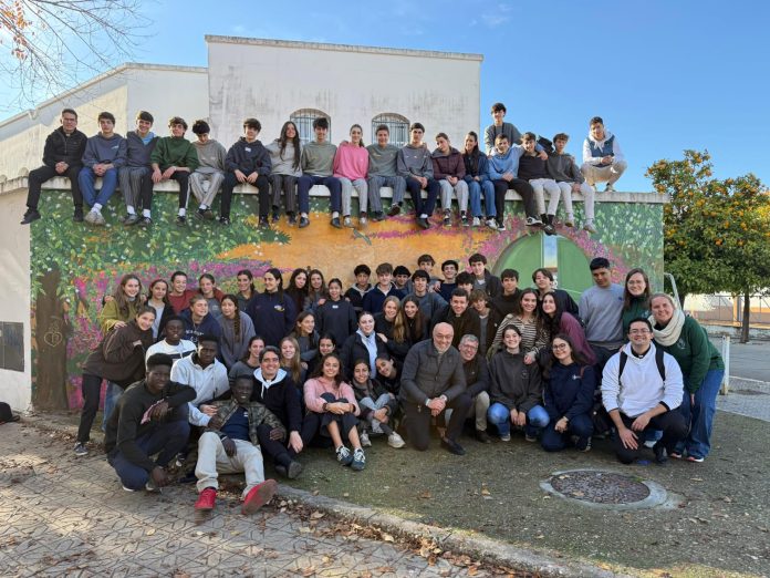 Un grupo de jóvenes de Regnum Christi conoce Puerta Verde
