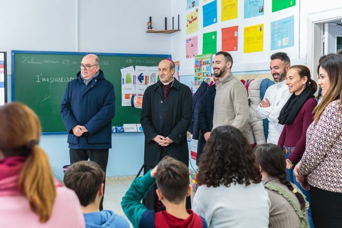 El Obispo se acerca a conocer la comunidad parroquial de Zuheros