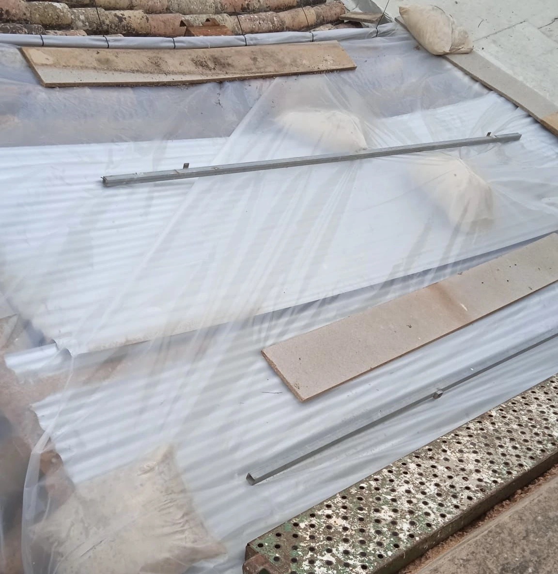 La Parroquia de Santa María de la O de Sanlúcar de Barrameda pide ayuda urgente tras el hundimiento parcial de la techumbre de la Capilla de las Ánimas