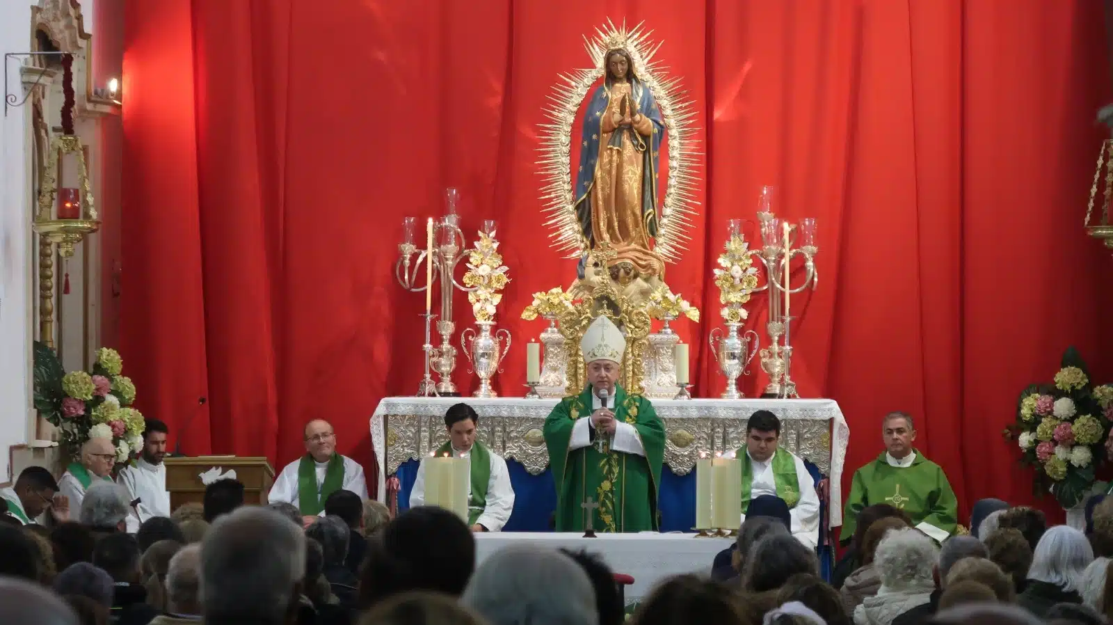 Monseñor Rico Pavés preside la Eucaristía en sufragio por el Padre Mendizábal
