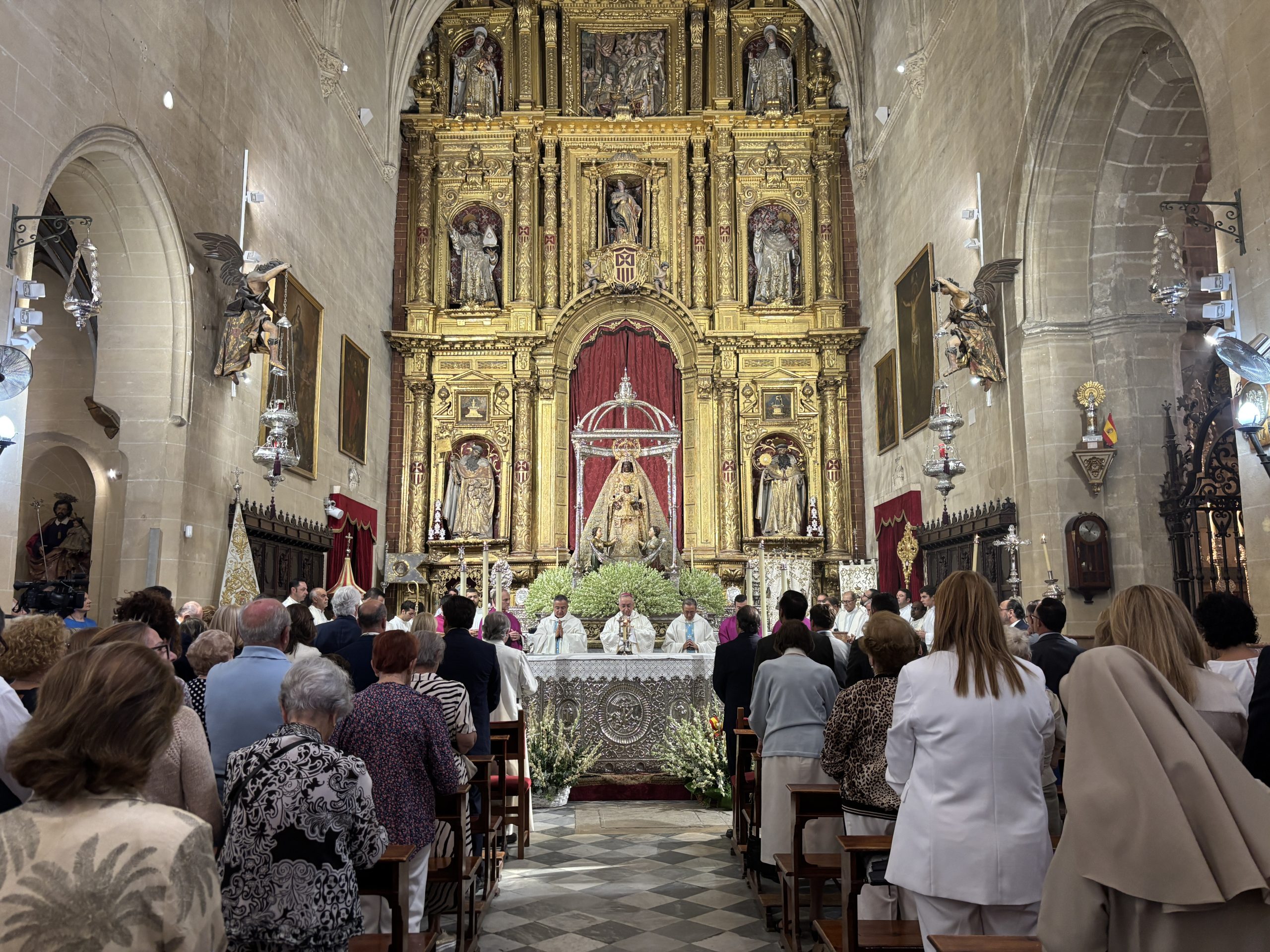 Presentación del II Grupo Resurrección de Ayuda Mutua al Duelo en la Basílica de la Merced de Jerez