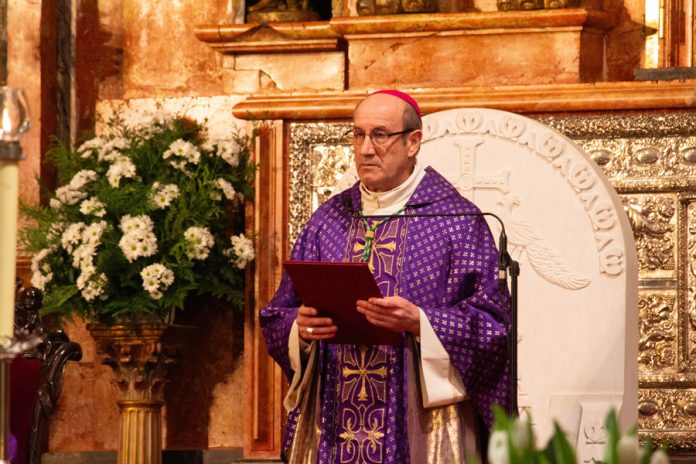 Que en medio de las aguas se abra paso la esperanza