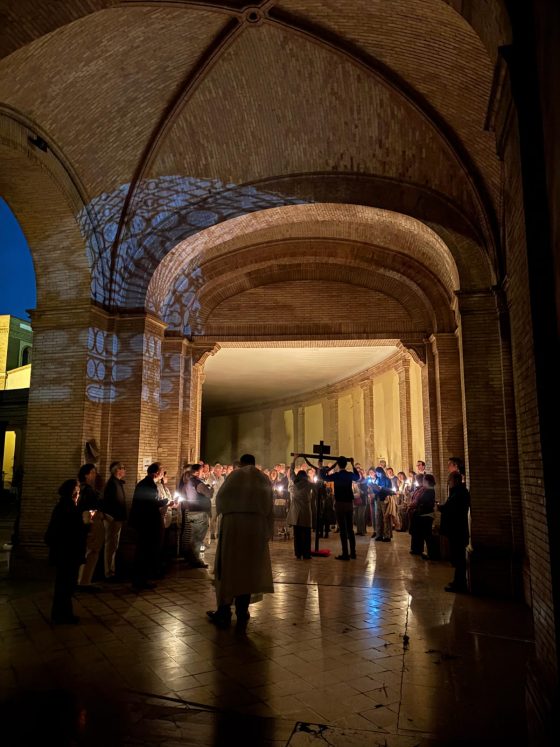 Cursillos de Cristiandad ofreció un viacrucis por los cristianos perseguidos y necesitados en el mundo (3)