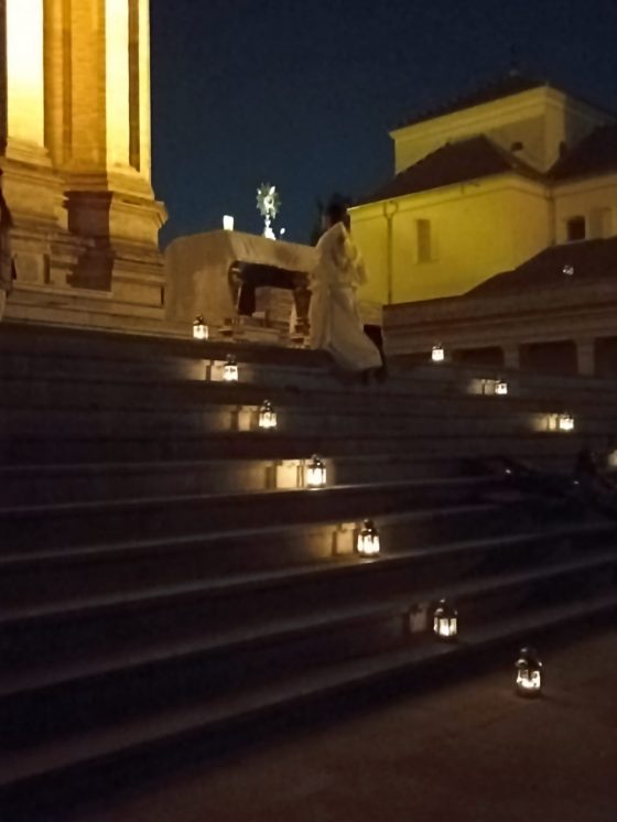 Cursillos de Cristiandad ofreció un viacrucis por los cristianos perseguidos y necesitados en el mundo (5)