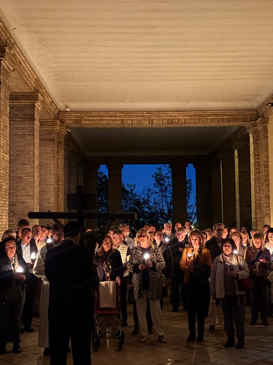 Cursillos de Cristiandad ofreció un viacrucis por los cristianos perseguidos y necesitados en el mundo (6)