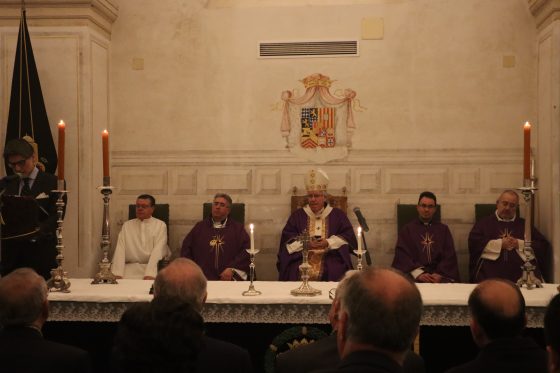 Viacrucis de la Pía Unión, Sevilla, monseñor Saiz Meneses (4)