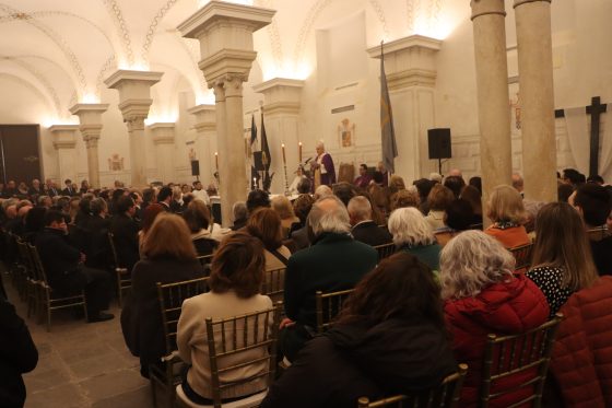 Viacrucis de la Pía Unión, Sevilla, monseñor Saiz Meneses (6)