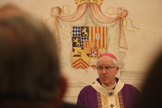 Viacrucis de la Pía Unión, Sevilla, monseñor Saiz Meneses (9)