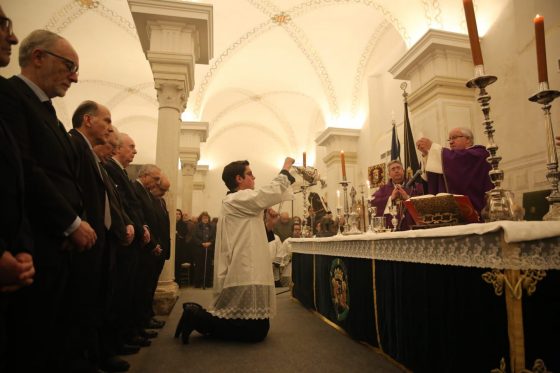 Viacrucis de la Pía Unión, Sevilla, monseñor Saiz Meneses (4)