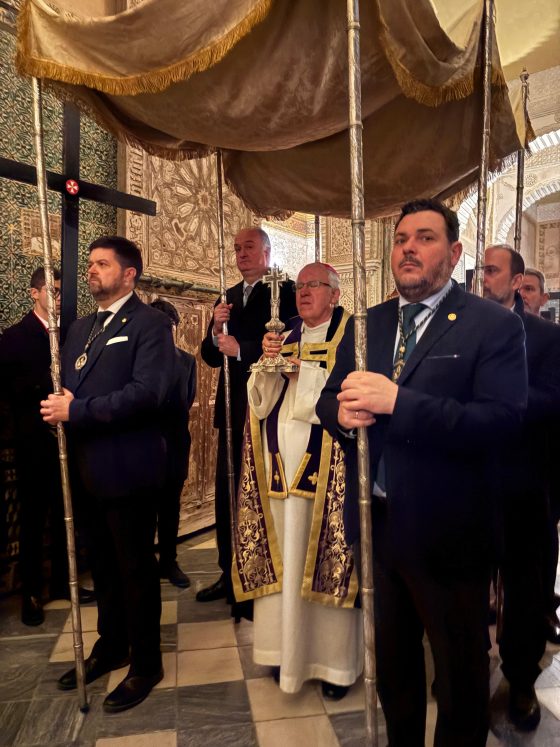 Viacrucis de la Pía Unión, Sevilla, monseñor Saiz Meneses (8)