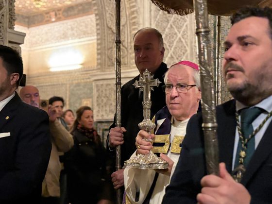 Viacrucis de la Pía Unión, Sevilla, monseñor Saiz Meneses (9)