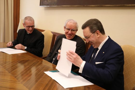 2026-03-05 convenio facultad caja rural utrera (2)