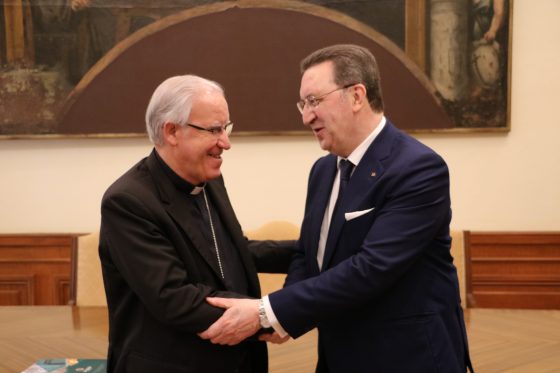 2026-03-05 convenio facultad caja rural utrera (13)