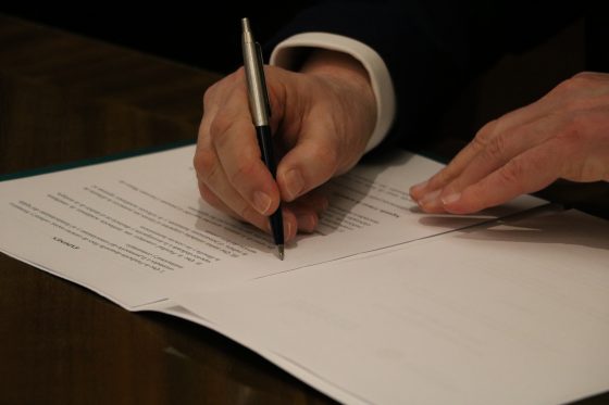 2026-03-05 convenio facultad caja rural utrera (36)