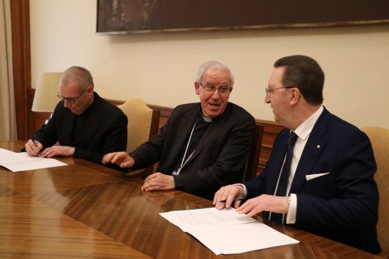 2026-03-05 convenio facultad caja rural utrera (37)