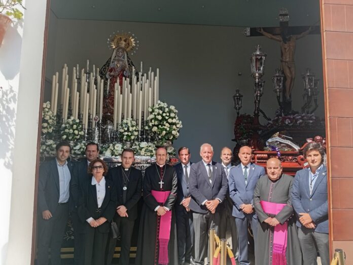 La Señora de Córdoba recibe al Obispo el Viernes Santo
