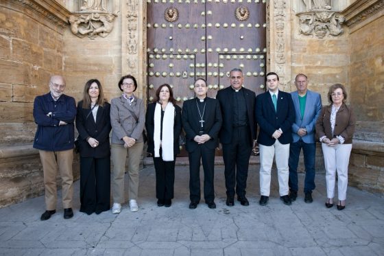Monseñor León bendijo la Puerta del Perdón de Santa María de la Mesa en Utrera (5)