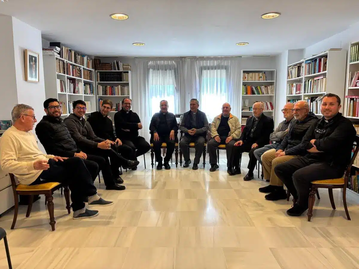 Sacerdotes mayores y jóvenes comparten experiencia y misión en la Casa Sacerdotal “San Bruno”