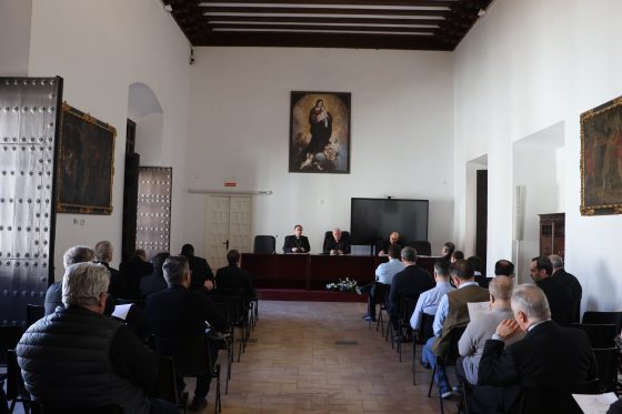 Consejo de Arciprestes-Arzobispado-Mayo26-Arzobispo Saiz-Monseñor Teodoro León (3)