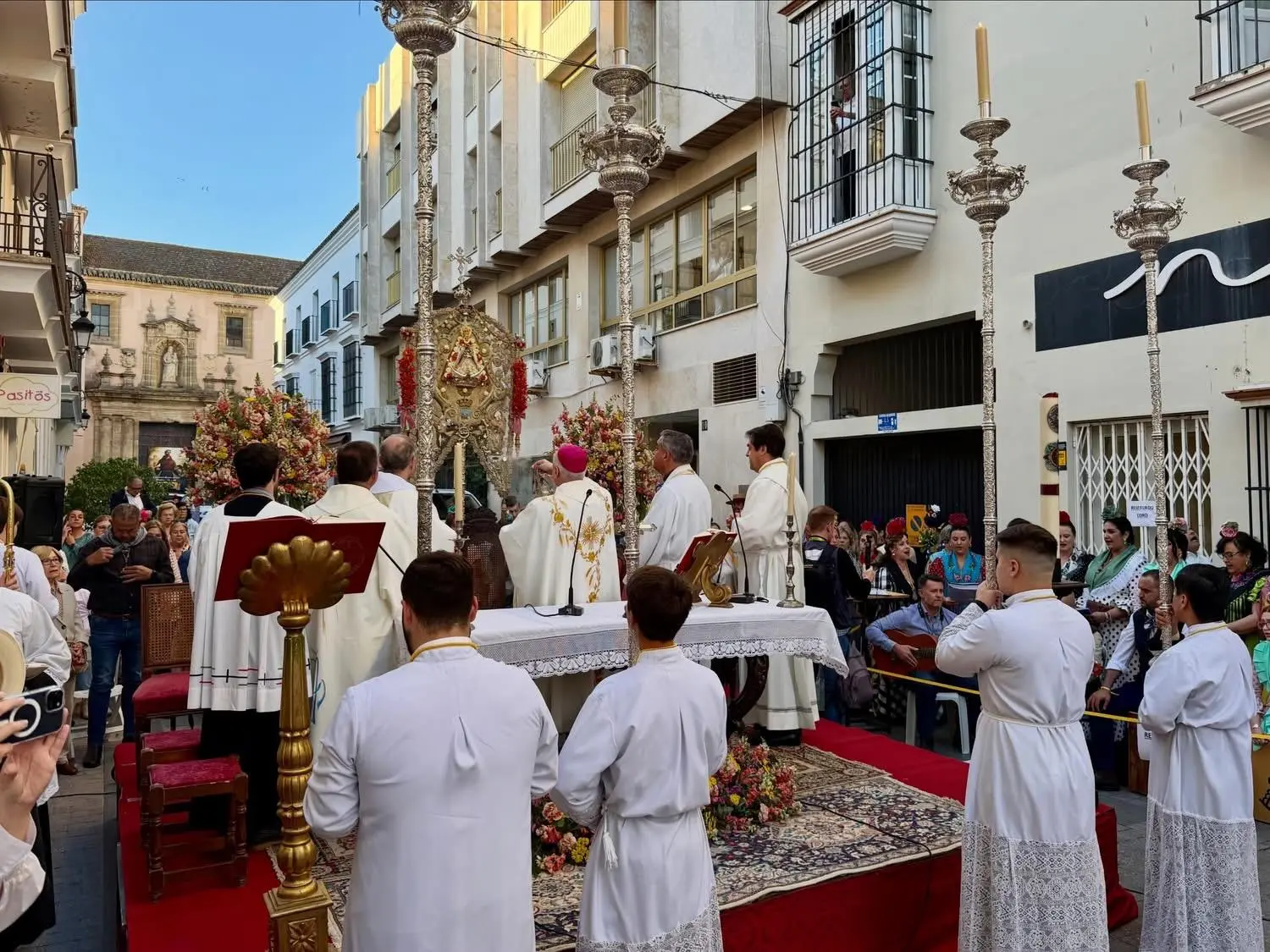 La Hermandad del Rocío de Sanlúcar de Barrameda inicia su camino con la Misa de Romeros presidida por el Obispo diocesano