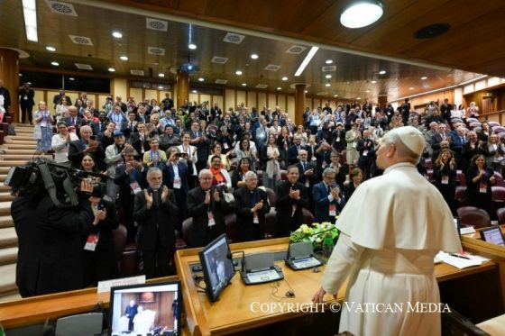 León XIV “Los líderes laicos de la Iglesia deben fomentar la apertura y la comunión”_1