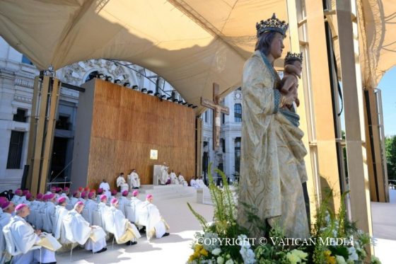 El Papa preside la misa del Corpus Christi ante más de 1,5 millones de personas (10)