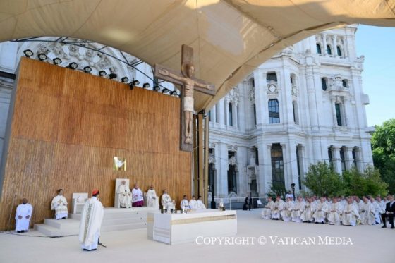 El Papa preside la misa del Corpus Christi ante más de 1,5 millones de personas (18)