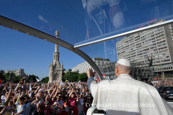 El Papa preside la misa del Corpus Christi ante más de 1,5 millones de personas (3)