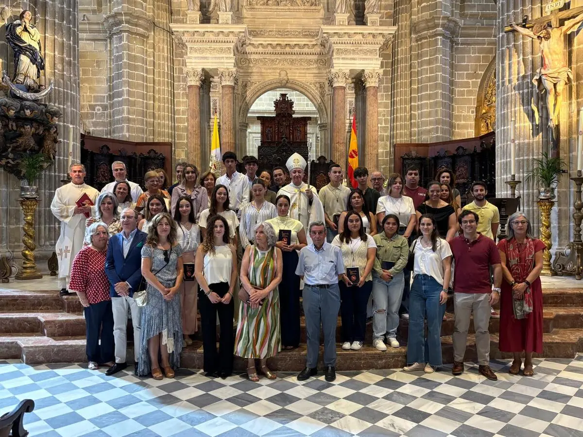 La Iglesia Asidonense acoge a nuevos catecúmenos en una celebración presidida por el Obispo diocesano